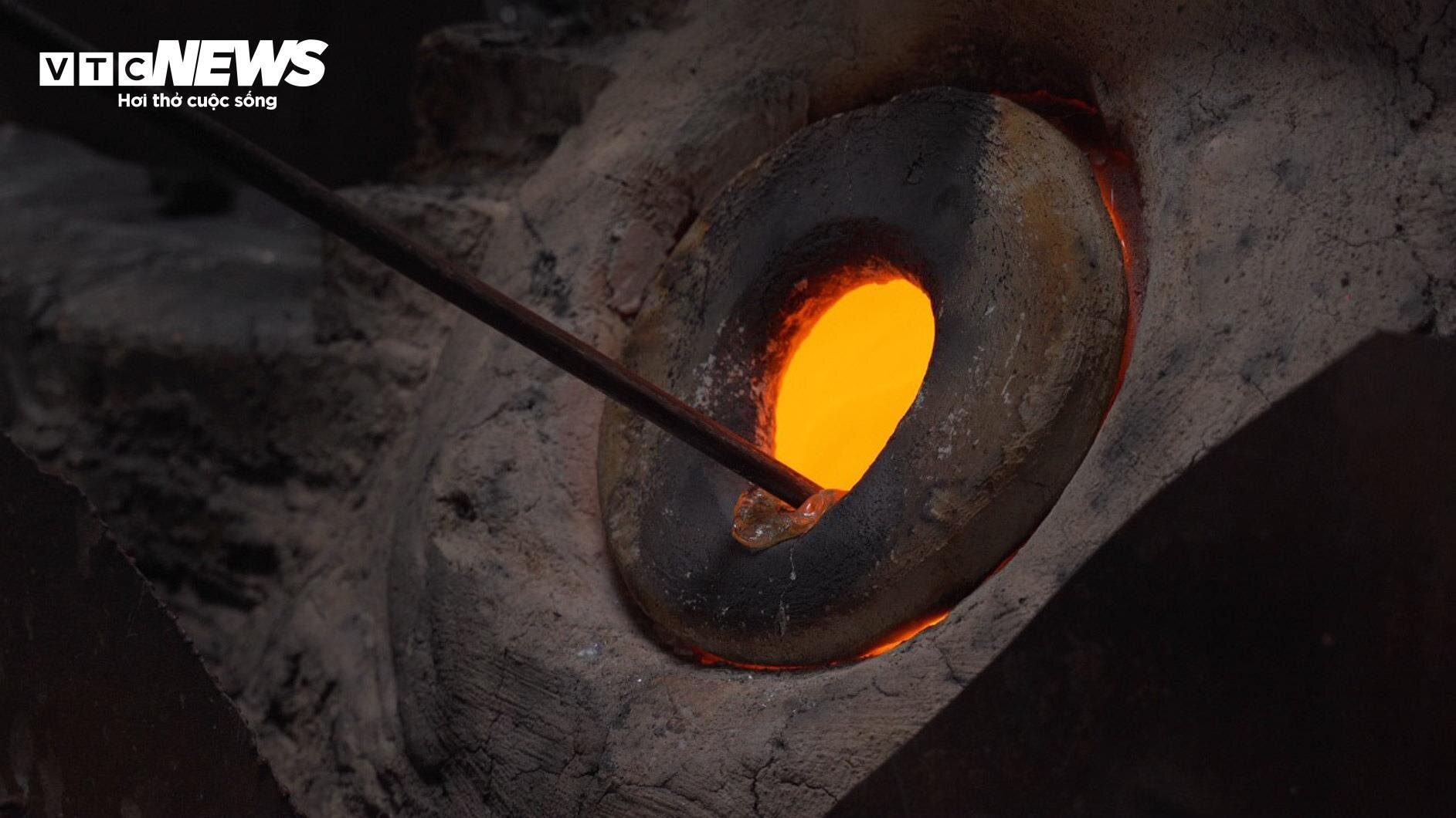 Về làng nghề làm cốc bia hơi ‘cóc gặm’ nổi tiếng Thành Nam