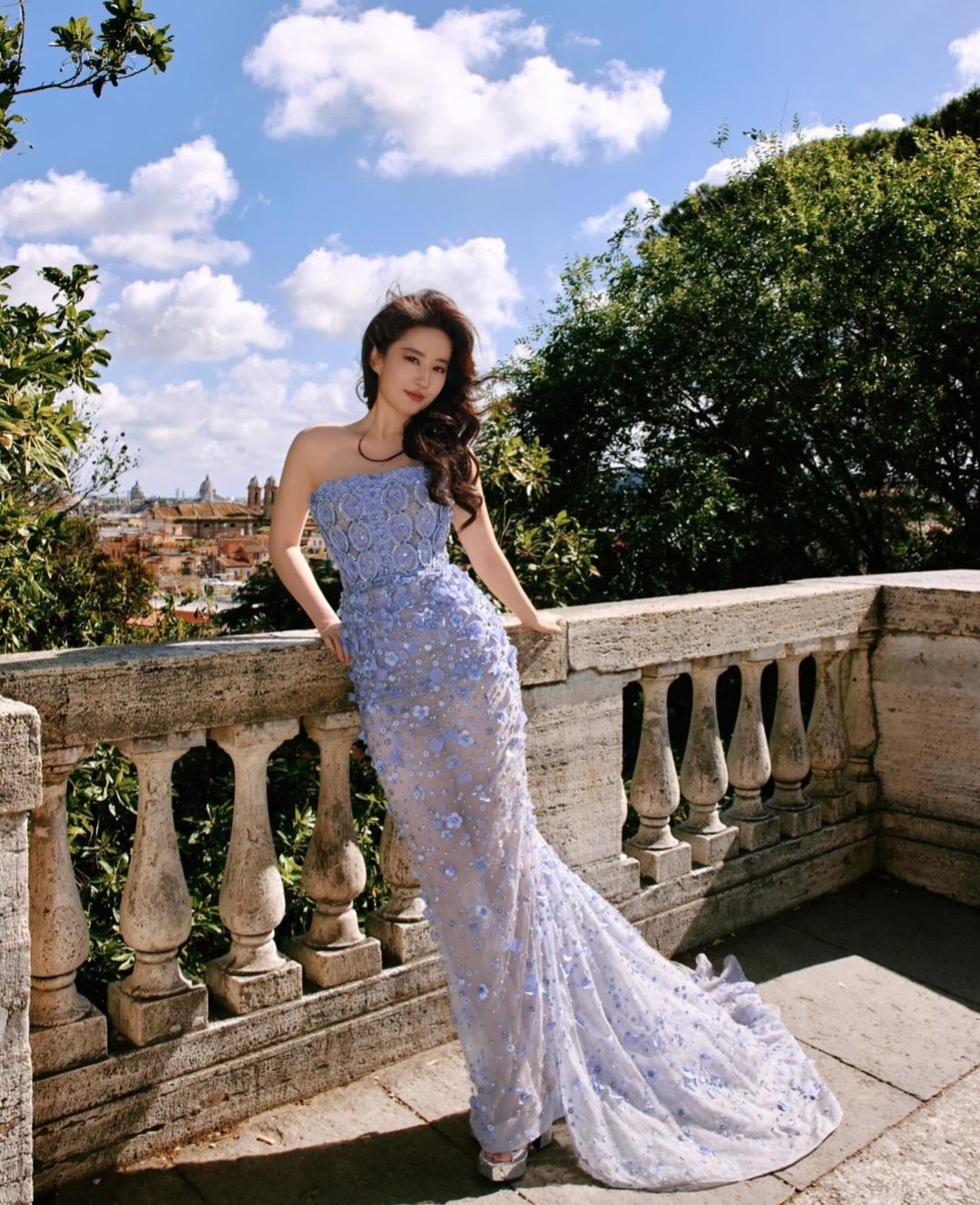 Lưu Diệc Phi khoe nhan sắc thần tiên tỷ tỷ ở Italy - Ảnh 2.
