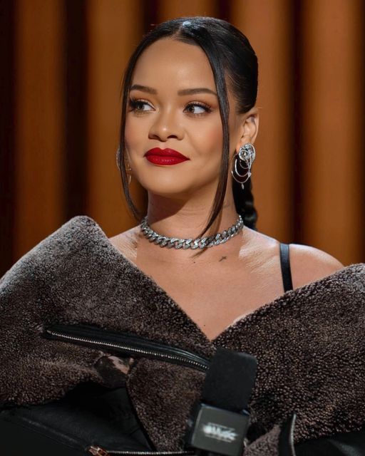 Rihanna trực tiếp bán mỹ phẩm trên đế chế Douyin, siêu sao siêu giàu cũng gia nhập đường đua livestream rồi! - Ảnh 3. Rihanna trực tiếp bán mỹ phẩm trên đế chế Douyin, siêu sao siêu giàu cũng gia nhập đường đua livestream rồi! - Ảnh 3.