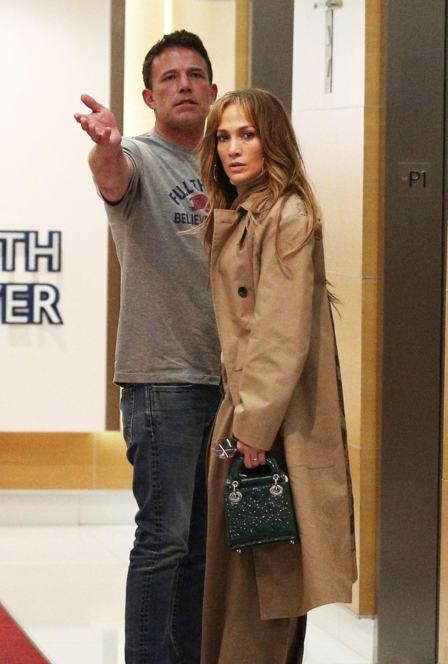 Ben Affleck và Jennifer Lopez bất thường giữa tin ly hôn - Ảnh 2.