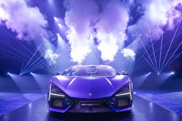 CEO Lamborghini chê siêu xe điện thiếu cảm xúc, bán không chạy, còn cần chờ quan sát thêm, siêu bò trước mắt cứ làm hybrid trước đã - Ảnh 2.