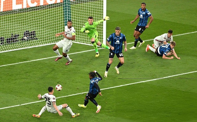Siêu kỷ lục chính thức kết thúc, Leverkusen bàng hoàng nhận thảm bại tại chung kết Europa League - Ảnh 1.