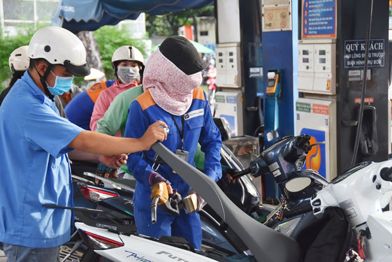 Giá xăng RON95 tăng 78 đồng/lít, dầu diesel giảm 36 đồng/lít - Ảnh 1.