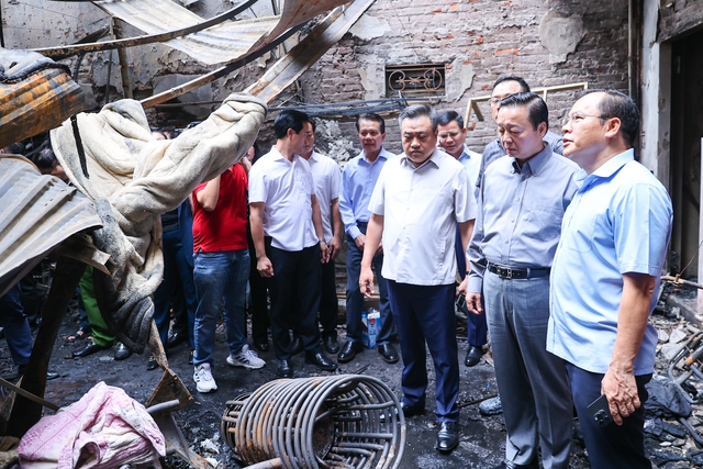 Phó Thủ tướng yêu cầu nhanh chóng điều tra nguyên nhân vụ cháy nhà trọ ở Hà Nội khiến 14 người tử vong - Ảnh 1.