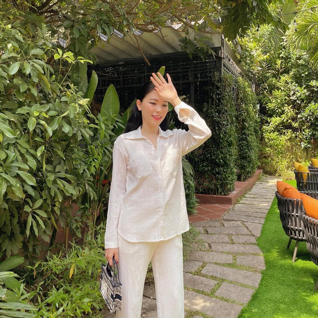 Tang Thanh Ha und Linh Rin haben einen anderen Stil beim Tragen von Hemden, aber sie sind sowohl anspruchsvoll als auch standardmäßig – Foto 4.