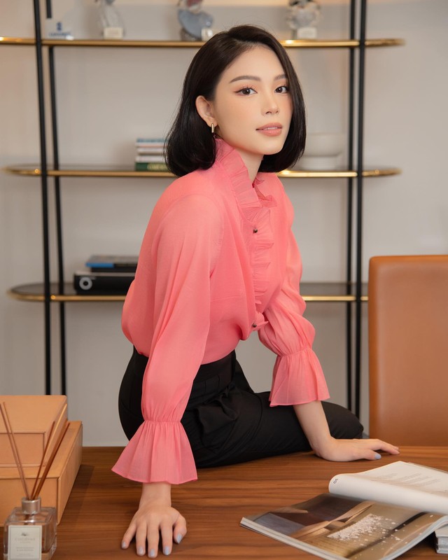 Tang Thanh Ha und Linh Rin haben einen anderen Stil beim Tragen von Hemden, aber sie sind sowohl anspruchsvoll als auch standardmäßig – Foto 3.
