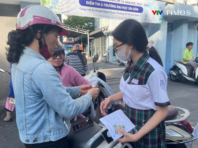 Gần 4.000 học sinh chính thức thi tuyển lớp 10 đầu tiên tại TP Hồ Chí Minh - Ảnh 10.