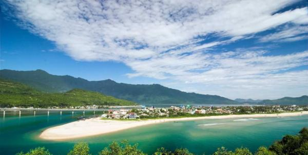 Điểm du lịch biển giá rẻ gần Hà Nội đang hot: Là bãi biển hữu tình bậc nhất việt Nam, sở hữu 1 mốc địa đầu trên bản đồ Tổ quốc - Ảnh 2.