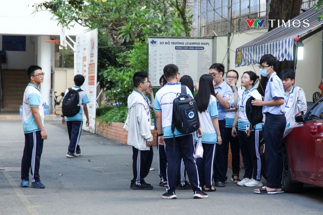 Gần 4.000 học sinh chính thức thi tuyển lớp 10 đầu tiên tại TP Hồ Chí Minh - Ảnh 3.