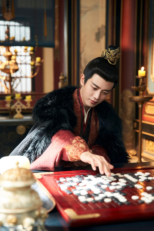 Hoàng đế đẹp nhất màn ảnh Hoa ngữ hiện tại nhìn như xé sách bước ra, nhan sắc trời sinh để đóng cổ trang - Ảnh 5.