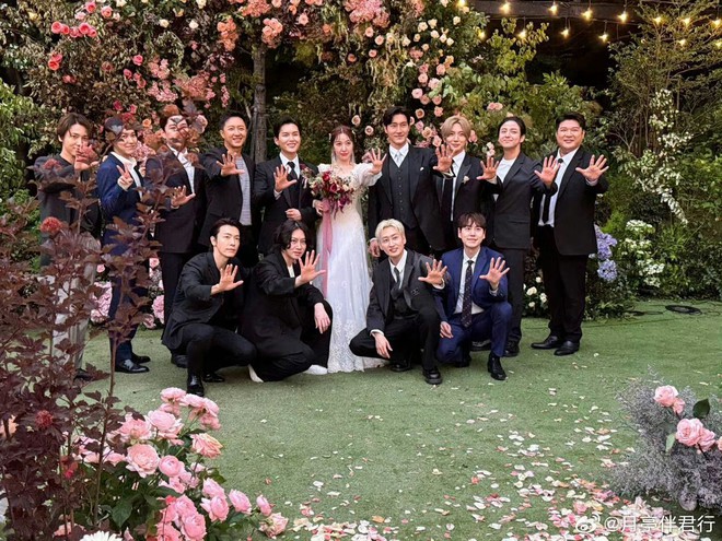 Ngày đại hỷ có 4 hôn lễ Kbiz: Super Junior tái hợp đầy đủ chúc mừng Ryeowook, đám cưới em trai Dara hóa concert YG - Ảnh 5.