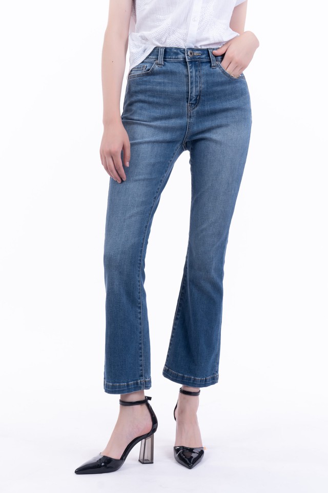 Quần jeans + sandal: Cặp bài trùng sành điệu, hack dáng giúp phong cách nàng lên hương - Ảnh 9.