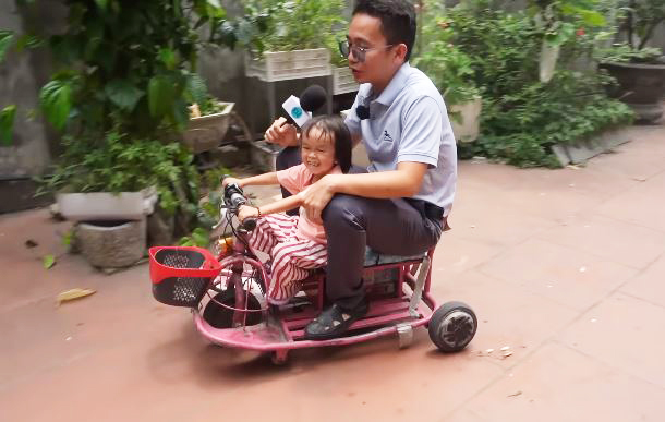 Cô gái tí hon 17 tuổi có giao diện như trẻ lên 3, là bà chủ nhỏ, tự lái xe giao hàng khắp Bắc Ninh - Ảnh 5.