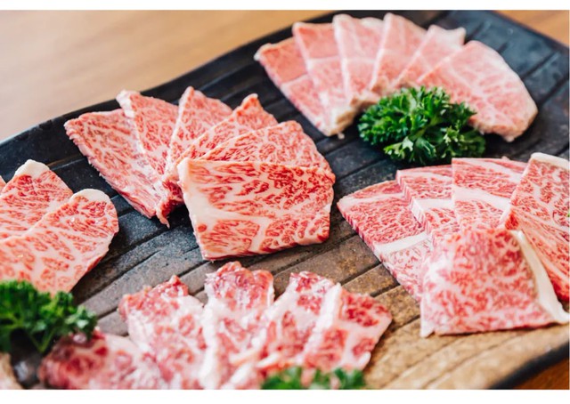 Đâu là lý do khiến Wagyu trở thành loại thịt bò đắt đỏ bậc nhất thế giới, giá một con cũng sánh ngang siêu xe? - Ảnh 3.