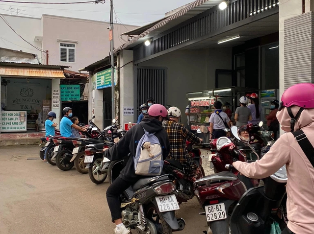 Vụ gần 500 người ngộ độc bánh mì: Công an truy vết nguồn gốc thực phẩm - Ảnh 4.