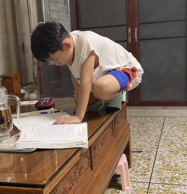 Bài văn 0 điểm của cậu bé tiểu học hot rần rần toàn MXH, khả năng bù số chữ khiến netizen chỉ biết cam bái hạ phong - Ảnh 1.