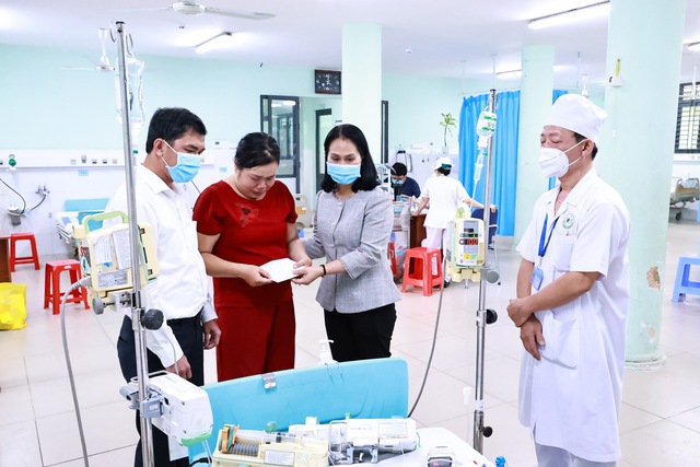 Vụ gần 500 người ngộ độc bánh mì: Công an truy vết nguồn gốc thực phẩm - Ảnh 3.