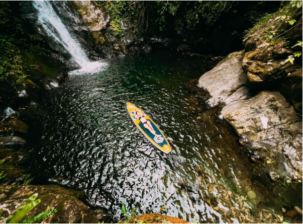 Một cung đường cách Hà Nội hơn 100km, giới trẻ đua nhau trekking: Cái tên đáng sợ nhưng cảnh quan tuyệt mỹ, mùa hè tắm thác, thu ngắm lá phong bay như phim Hàn Quốc - Ảnh 6.