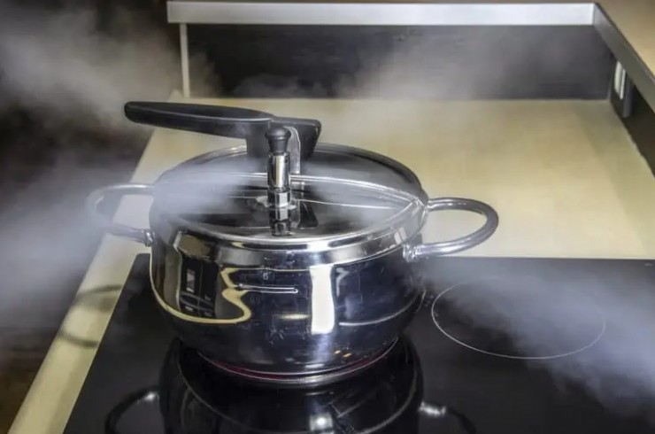 6 việc gần như ai cũng làm trong bếp nhưng lại cực kì nguy hiểm, có thể gây cháy nổ - Ảnh 1.