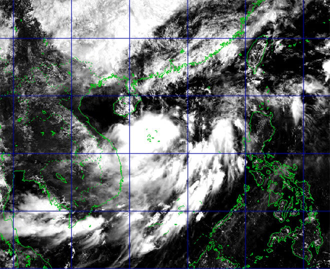 Vùng áp thấp trên Biển Đông sắp mạnh lên thành áp thấp nhiệt đới - Ảnh 1.