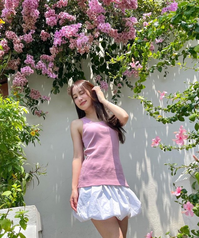Lạc vào Instagram của bạn gái Sơn Tùng: Nàng chỉ cao 1m54 nhưng ăn mặc đẹp đỉnh, bảo sao được 4,7 triệu người follow - Ảnh 1.
