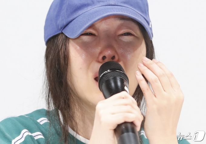 min-hee-jin-reveals-newjeans-members-called-her-crying-amid-feud-with-hybe-1550-17171478383961855547860.jpg