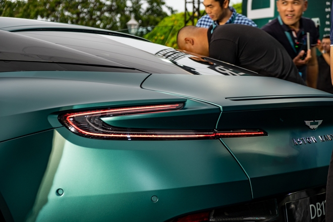 Aston Martin DB12 ra mắt Việt Nam: Giá từ 19,5 tỷ, đại gia thích mui trần hay option riêng vẫn đặt được nhưng cần chờ đợi - Ảnh 10.