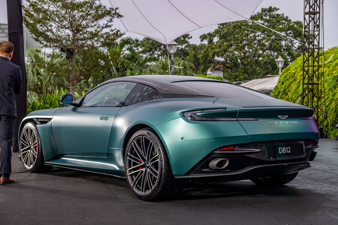 Aston Martin DB12 ra mắt Việt Nam: Giá từ 19,5 tỷ, đại gia thích mui trần hay option riêng vẫn đặt được nhưng cần chờ đợi - Ảnh 9.