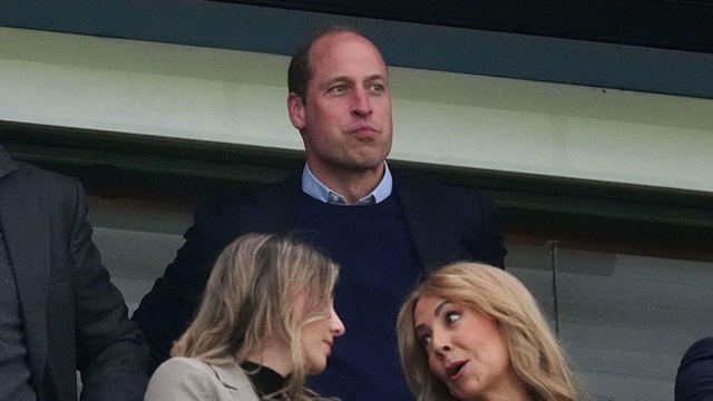 Thân vương William bị bắt gặp đánh lẻ đi chơi riêng trong buổi tối sinh nhật con gái Charlotte - Ảnh 1.