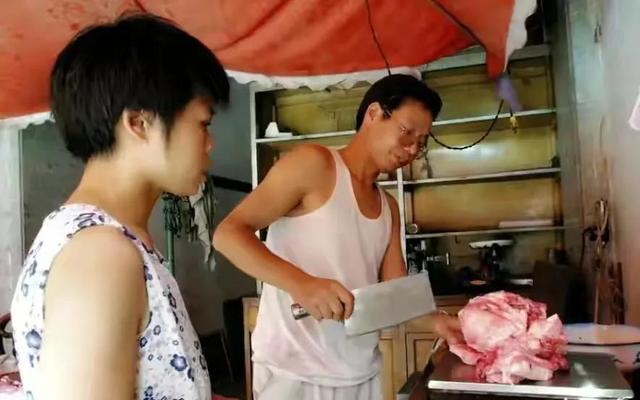 Người đàn ông bị chế giễu vì tốt nghiệp ĐH Bắc Kinh xong đi bán thịt lợn, 10 năm sau tất cả phải xin lỗi - Ảnh 2.