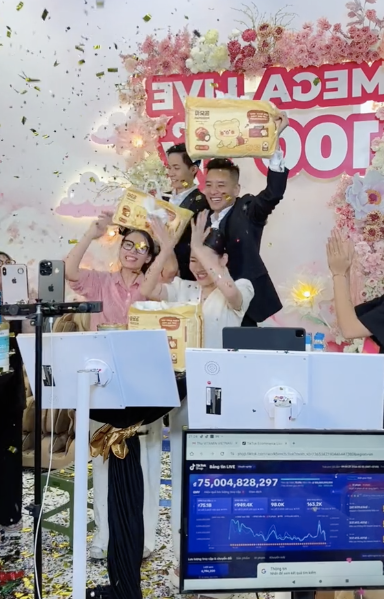 Quyền Leo Daily đạt doanh thu 95 tỷ đồng sau 14 tiếng livestream: Cặp đôi quyết chiến đến khi đạt 100 tỷ, tuyên bố bán lỗ để về số  - Ảnh 5.