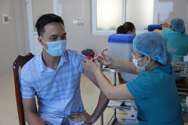 Thời điểm tiêm mũi vắc-xin AstraZeneca cuối cùng ở Việt Nam là khi nào? - Ảnh 2.