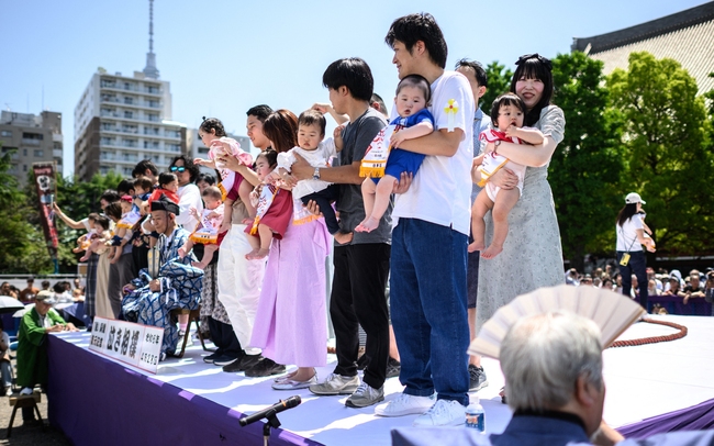 Số trẻ em ở Nhật Bản thấp kỷ lục, giảm trong năm thứ 43 liên tiếp - Ảnh 1.