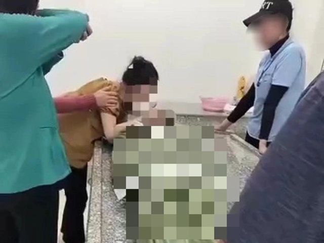 Vụ nam công nhân chết trong công ty: Do đồng nghiệp tự ý lái xe nâng, xe mất phanh - Ảnh 1.