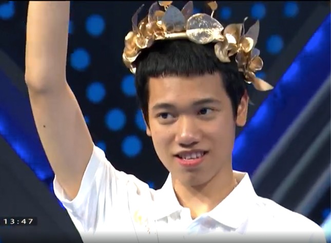 Nam sinh THPT chuyên Lào Cai thắng cách biệt trận tháng, ẵm vòng nguyệt quế Olympia 24 - Ảnh 3.