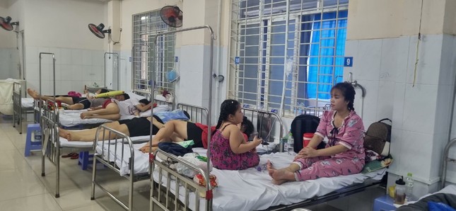 Tin mới vụ hàng trăm người ngộ độc sau khi ăn bánh mì ở Đồng Nai - Ảnh 1.
