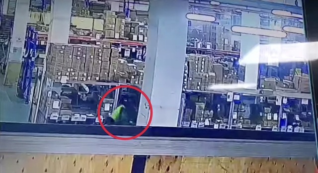 X&ocirc;n xao clip nam c&ocirc;ng nh&acirc;n tử vong thương t&acirc;m tại 1 nh&agrave; m&aacute;y ở B&igrave;nh Dương - Ảnh 2.