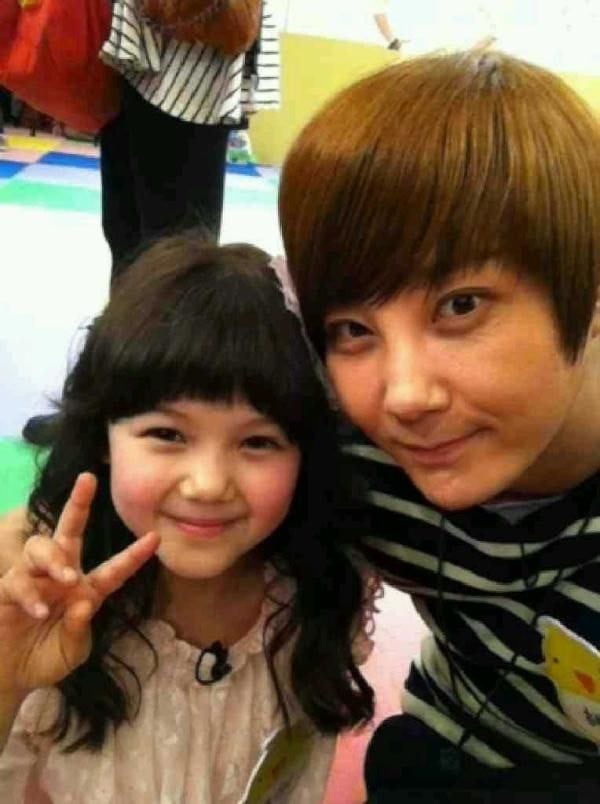 Ai m&agrave; ngờ c&ocirc; b&eacute; mắt cười từng ng&oacute; lơ tiền bối tr&ecirc;n truyền h&igrave;nh, nay lại trở th&agrave;nh idol nh&oacute;m nữ đ&igrave;nh đ&aacute;m Kpop! - Ảnh 7.