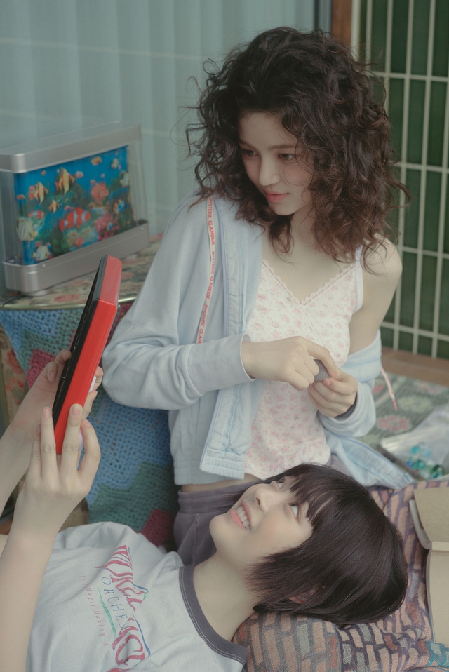 Ai m&agrave; ngờ c&ocirc; b&eacute; mắt cười từng ng&oacute; lơ tiền bối tr&ecirc;n truyền h&igrave;nh, nay lại trở th&agrave;nh idol nh&oacute;m nữ đ&igrave;nh đ&aacute;m Kpop! - Ảnh 10.