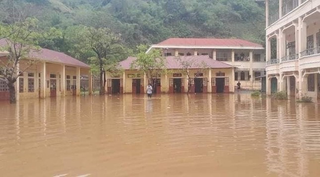 Gần 200 học sinh Sơn La nghỉ học do trường ngập nước - Ảnh 1.