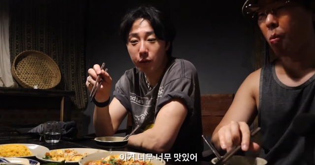 Der koreanische Star liebt vietnamesisches Essen: Berühmte Schauspieler gehen auf Food-Tour, BLACKPINK zeigt aufgeregte Gesichter – Foto 5.