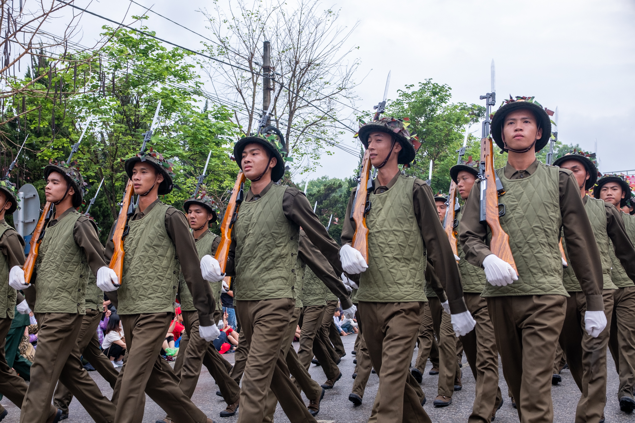 Những ánh mắt tràn ngập tự hào của quân và dân ta trong lễ diễu binh, diễu hành kỷ niệm 70 năm Chiến thắng Điện Biên Phủ - Ảnh 17.