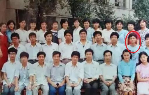 Đến buổi họp lớp nhưng sợ bạn học tự ti, Jack Ma để chiếc Maybach 62S trị gi&aacute; 43 tỷ đồng ở nh&agrave;, chọn đi Land Rover: H&agrave;nh động nhỏ nhưng khiến ai cũng k&iacute;nh nể! - Ảnh 3.