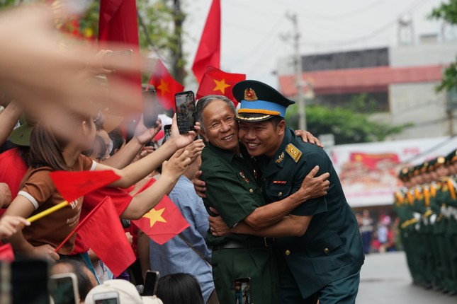 Diễu binh, diễu hành kỷ niệm trọng thể 70 năm Chiến thắng Điện Biên Phủ - Ảnh 54.
