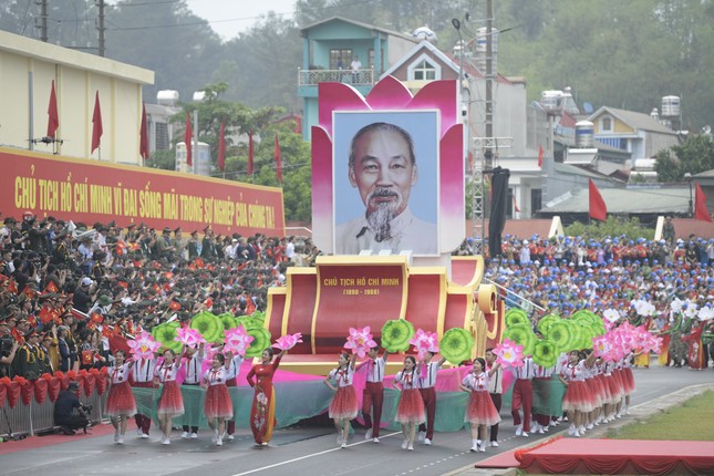 Diễu binh, diễu hành kỷ niệm trọng thể 70 năm Chiến thắng Điện Biên Phủ - Ảnh 40.