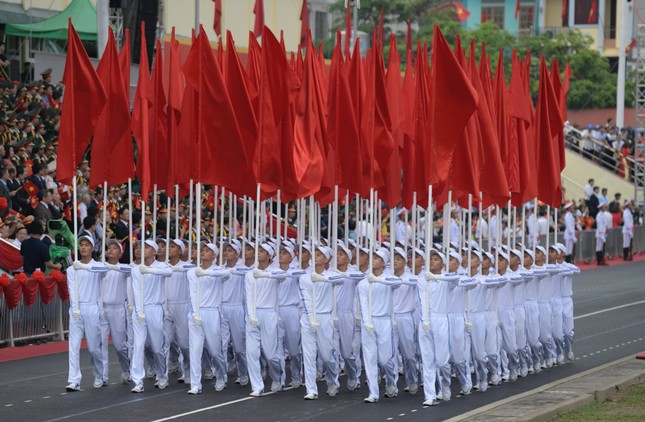 Diễu binh, diễu hành kỷ niệm trọng thể 70 năm Chiến thắng Điện Biên Phủ - Ảnh 16.