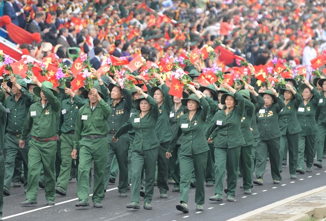Diễu binh, diễu hành kỷ niệm trọng thể 70 năm Chiến thắng Điện Biên Phủ - Ảnh 11.