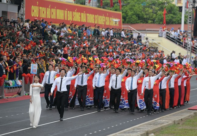 Diễu binh, diễu hành kỷ niệm trọng thể 70 năm Chiến thắng Điện Biên Phủ - Ảnh 5.