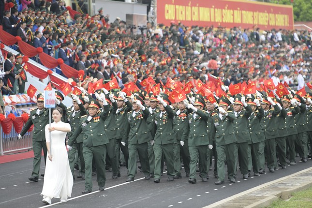 Diễu binh, diễu hành kỷ niệm trọng thể 70 năm Chiến thắng Điện Biên Phủ - Ảnh 14.
