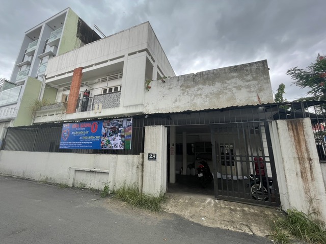 Thủ Đức: Nam thanh ni&ecirc;n bỏ lại hơn 1 c&acirc;y v&agrave;ng ở cửa h&agrave;ng 0 đồng - Ảnh 2.